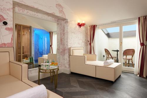 a bedroom with two beds and a mirror at Palazzo Ripetta in Rome