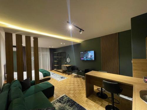 TV a/nebo společenská místnost v ubytování Premium Apartments