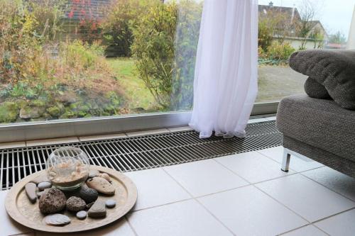 Foto LIVING .... Bungalow mit großem Garten . 6