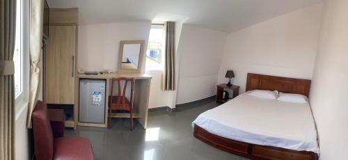 a hotel room with a bed and a chair at Tuyet Son Hotel in Da Lat