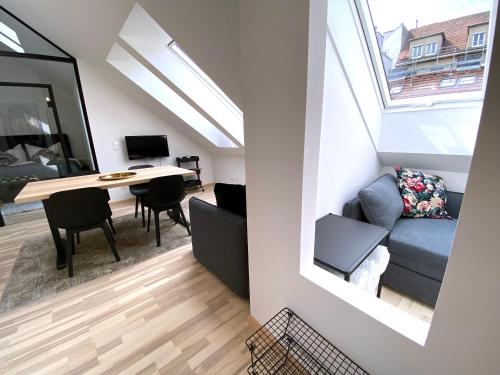 Stilvolle Dachgeschosswohnungen mit Balkon in Innenstadt Nähe
