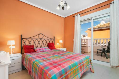 A bed or beds in a room at A beautiful 2 bedroom townhouse - Las Cerezas