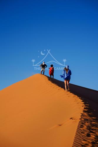 Huéspedes de The White Camp - Your Merzouga Luxury Desert Camp & Erg Chebbi Dunes Camel Riding