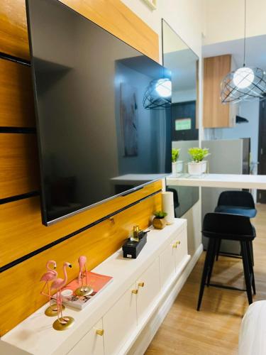 Studio with mountain view, near Limketkai mall in Prime Cagayan de Oroで提供されているドリンク