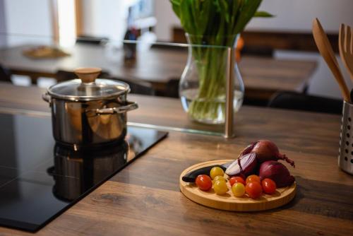a cutting board with vegetables on a kitchen counter at Villa Oliva Muntrilj in Muntrilj
