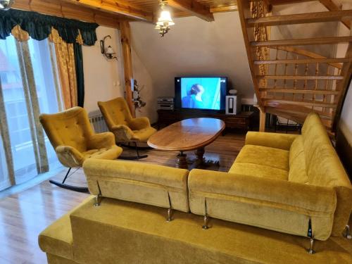 Μια τηλεόραση ή/και κέντρο ψυχαγωγίας στο Apartament Podhale 2