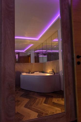 Katil atau katil-katil dalam bilik di Perla Lux apartmani