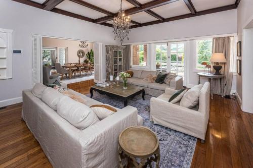Ein Sitzbereich in der Unterkunft Kerrisdale Bowral