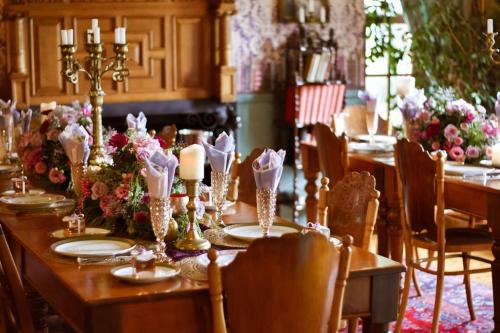Ein Restaurant oder anderes Speiselokal in der Unterkunft Oak View Manor 