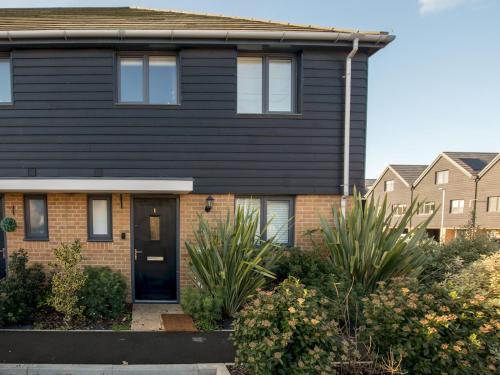 a black house with plants in front of it at Serene Home in Leafy Warfield w Private Garden - Pass the Keys in Bracknell