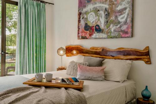 a bedroom with a bed with a wooden head board at Tamarindo Sunshine in Tamarindo