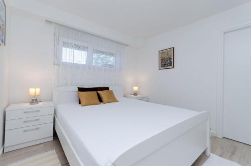 Giường trong phòng chung tại Apartment Draga