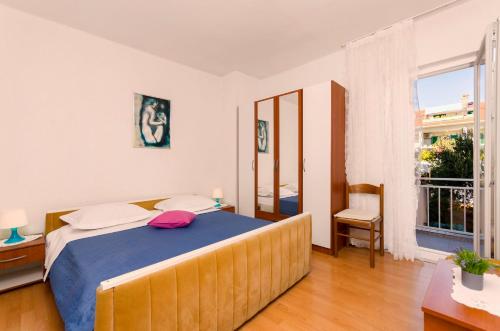 Apartment Violet