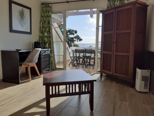 Balkón nebo terasa v ubytování TROPIC Appartements PREMIUM village vacances vue mer Guadeloupe St Anne