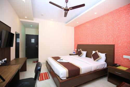 a bedroom with a bed and a ceiling fan at HOTEL RAILVIEW Bhubaneswar in Bhubaneshwar