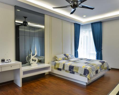 a bedroom with a bed and a ceiling fan at Bungalow cheras hijauan residence HomeStay 6 bedrooms in Cheras