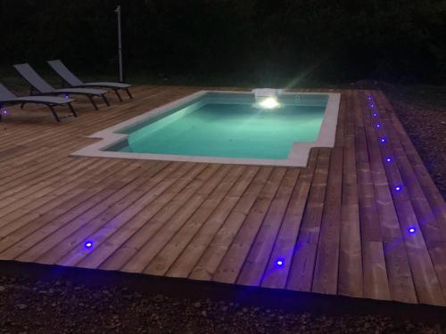 Poolen vid eller i närheten av Villa tout confort avec piscine