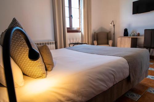 a bedroom with a large bed with yellow pillows at Hotel El Tejar & Spa in Vilaflor