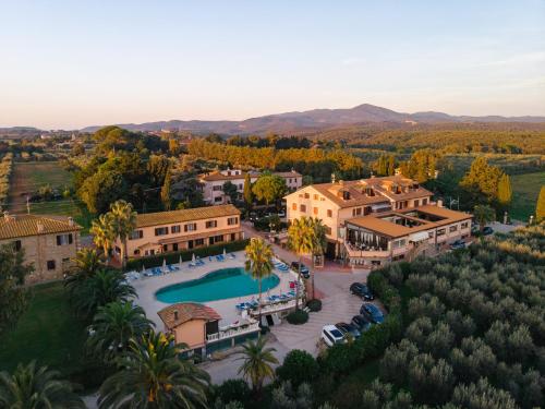 an aerial view of a villa with a swimming pool at Agrihotel Elisabetta in Marina di Cecina
