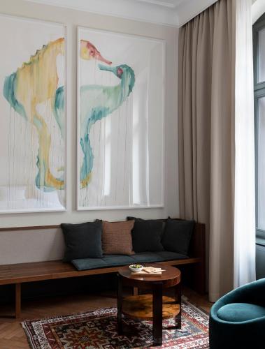 a living room with a couch and a table at Boutique Hotel Château Royal in Berlin