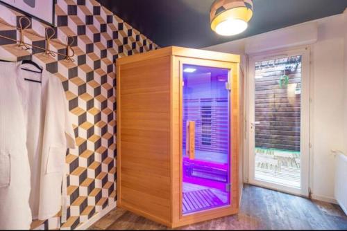 a bathroom with a wooden shower with a purple door at Appart hôtel le 8 Spa&Jacuzzi in Mâcon