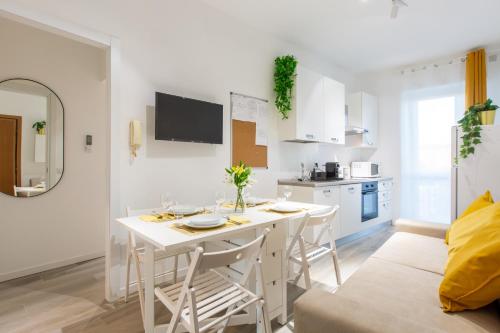 Rent Apartment - Stylish House Free WiFi-Parking-Airport