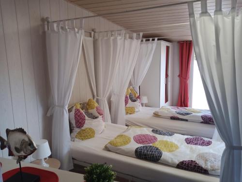 Postel nebo postele na pokoji v ubytování Ferienwohnung Rose