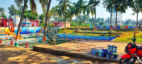 un parc avec un parc aquatique et une aire de jeux dans l'établissement HOTEL DREAM PALACE, à Purî