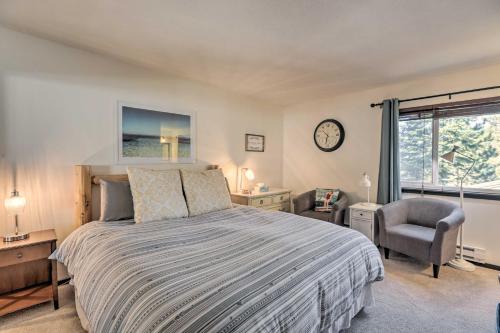 een slaapkamer met een bed, een stoel en een raam bij Comfy Lake Tahoe Condo with Private Beach Access! in Tahoe Vista