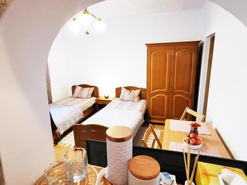 a small room with two beds and a table at Casa Sabina in Mediaş