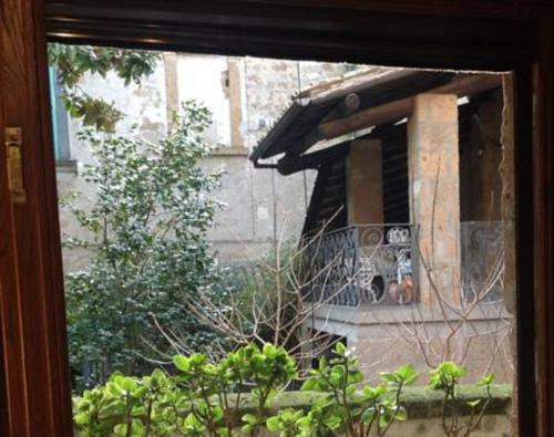 a window view of a building with a dog in a balcony at Appartamento Michelangeli-Private parking in Orvieto