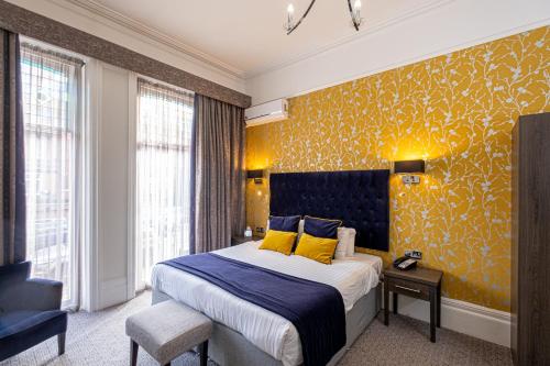 Superior Double or Twin Room with Air Conditioning