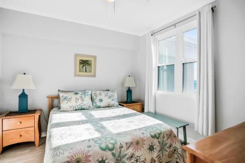 a bedroom with a bed and a window at Sunshine and a View in Jacksonville Beach