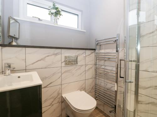 Bilik mandi di 1 Oak Park