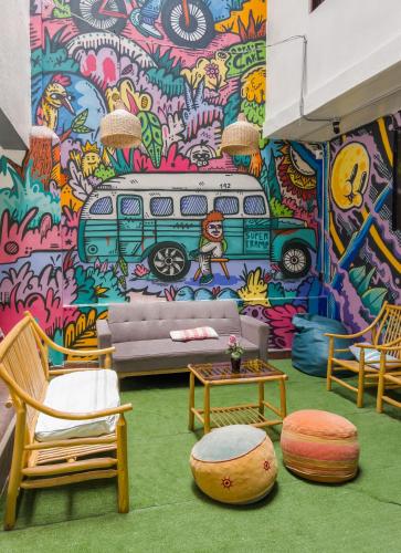 a room with a wall with a painting of a bus at Supertramp Hostel Machupicchu in Machu Picchu