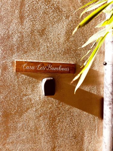 a wooden sign that reads casosa less barbados at Casa les bambous in Nîmes