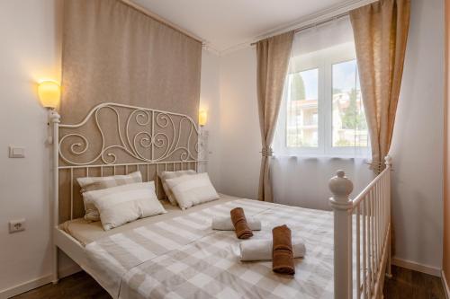 Posteľ alebo postele v izbe v ubytovaní Apartmani Gabi