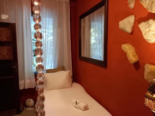 a bedroom with a bed and a window and a mirror at Uaná Etê EVEN GLAMPING Experiências de Charme in Engenheiro Paulo de Frontin