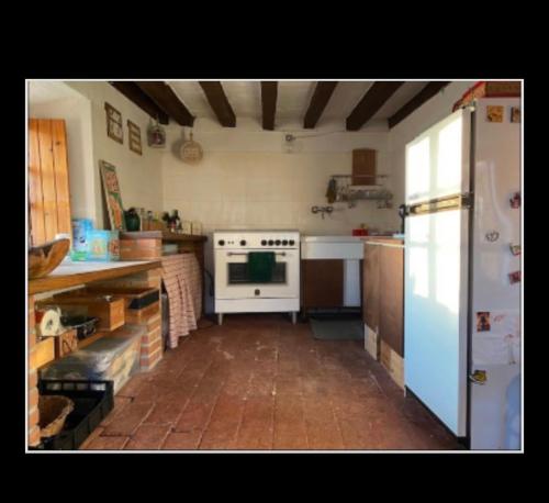 Virtuvė arba virtuvėlė apgyvendinimo įstaigoje C'era una volta a Piozzano Casa Rustica