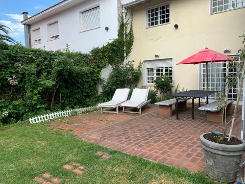 Zahrada ubytování Casa grande con pileta zona B. los Troncos/Playa chica