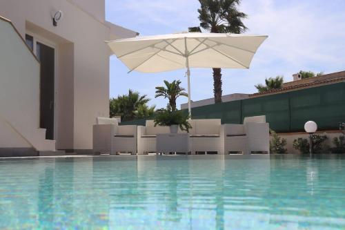 Πισίνα στο ή κοντά στο "The Pearl of Sicily" with new salt pool 50m from the beach
