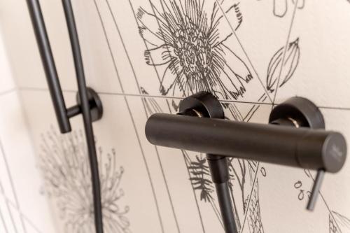 a drawing of a flower on a wall at Grimmwald Tiny House in Calden