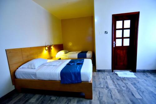 Кровать или кровати в номере Victoria Mews Hotel
