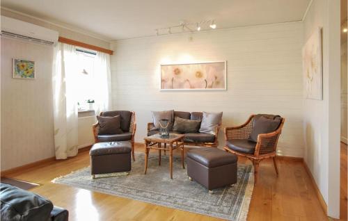 Khu vực ghế ngồi tại Lovely Home In Borgholm With Sauna