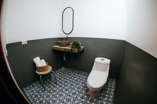 a small bathroom with a toilet and a sink at Viajero Cartagena Hostel in Cartagena de Indias