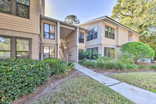 Κήπος έξω από το St Simons Island Condo Getaway 2 Mi to Beach