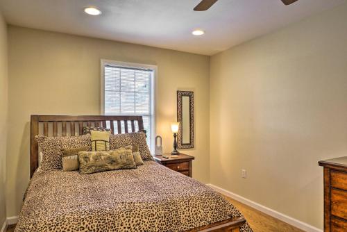 Voodi või voodid majutusasutuse Pet-Friendly Georgetown Home Less Than 1 Mi to Dtwn! toas