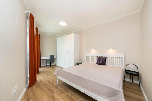 A bed or beds in a room at New apartment 6 - self check in, free parking
