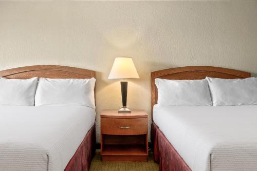 Ένα ή περισσότερα κρεβάτια σε δωμάτιο στο Golden Sails Hotel