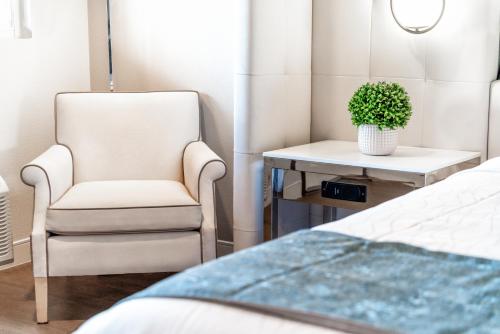 Coin salon dans l'établissement Aspire Inn Studios & Spas